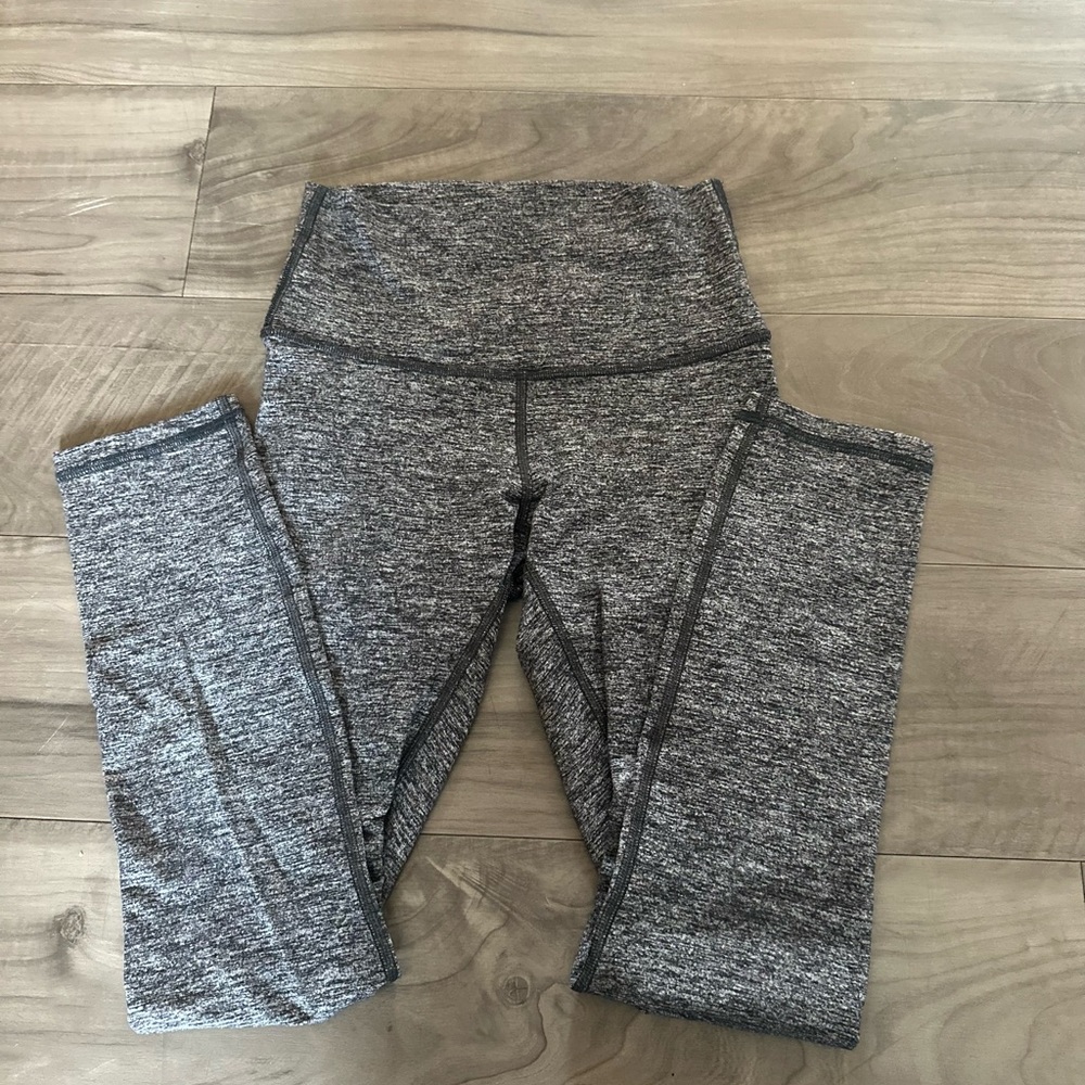 Heather grey lululemon Athletica Wunder Under leggings 25 inch inseam